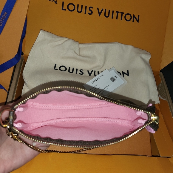 NEW 2022 authentic Louis Vuitton Xmas animation limited edition mini pochette - Picture 8 of 14